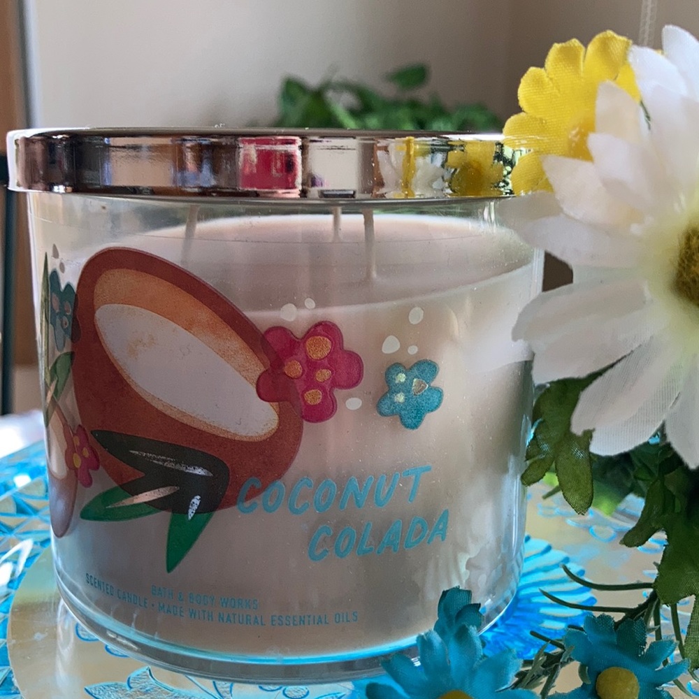 Bath and Body Works Coconut Colada candle 🥥 🌴